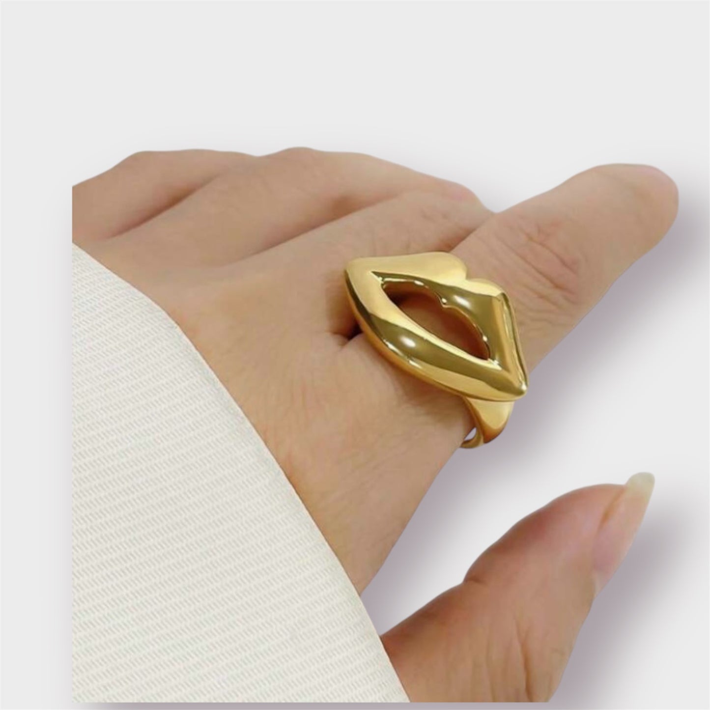 cleopatra lips Ring